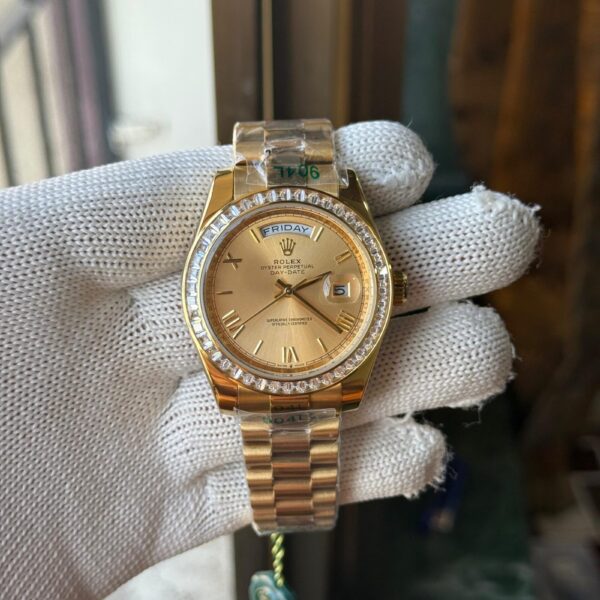 Rolex Day-Date 40  Oyster, 40 mm, yellow gold and diamonds  Reference 228348RBR